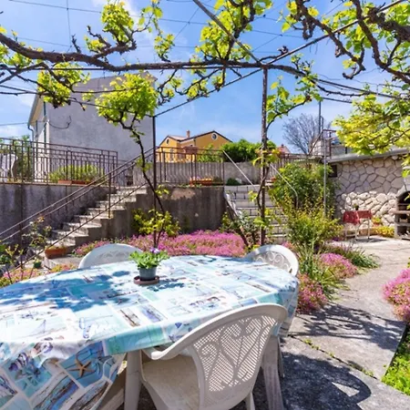 Mici 2 Apartment Cres