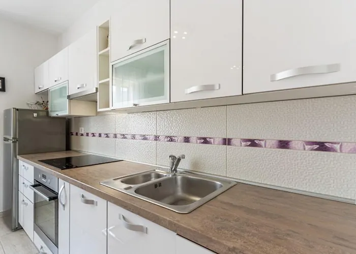 Apartment Mici 2 *